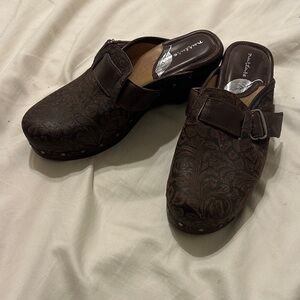 Nurture by Lamaze Dark Brown Floral Mules